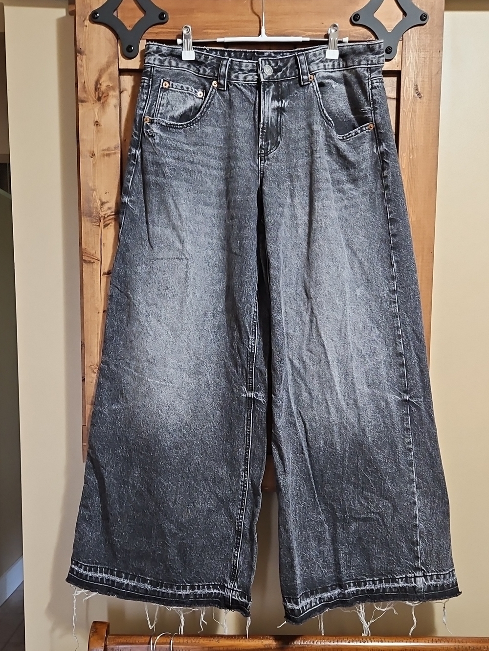 Stradivarius D66 Super Wide Leg Distressed Denim Jeans 10 in Black